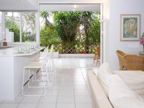 Vouliagmeni'S Secret Garden Near The Sea Apartment Атина Екстериор снимка