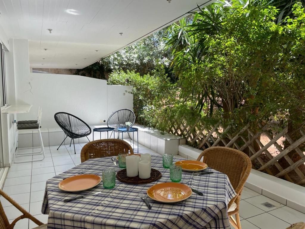 Vouliagmeni'S Secret Garden Near The Sea Apartment Атина Екстериор снимка